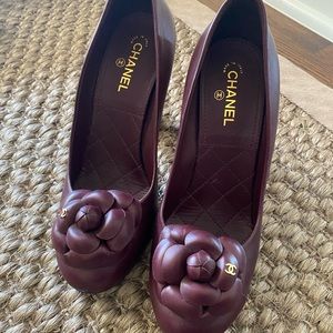 Chanel camellia block heels in burgundy, like new, size 8.5 it It 38.5